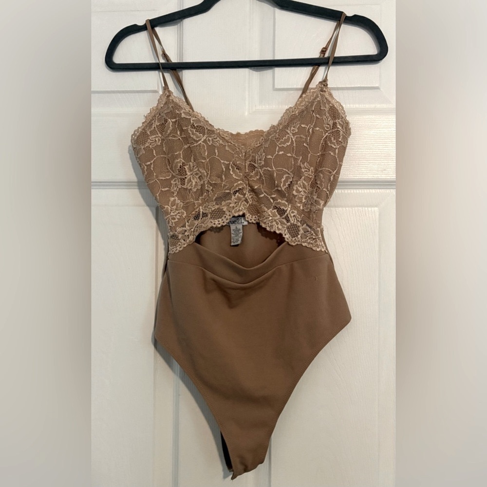 Rue21 Beige Lace Top Size Small